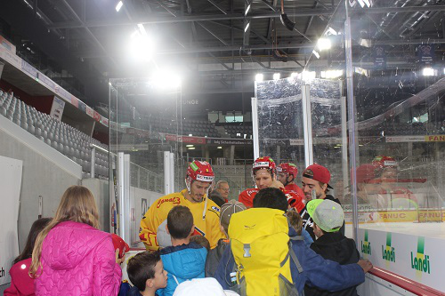 Autogrammstunde beim EHC Biel